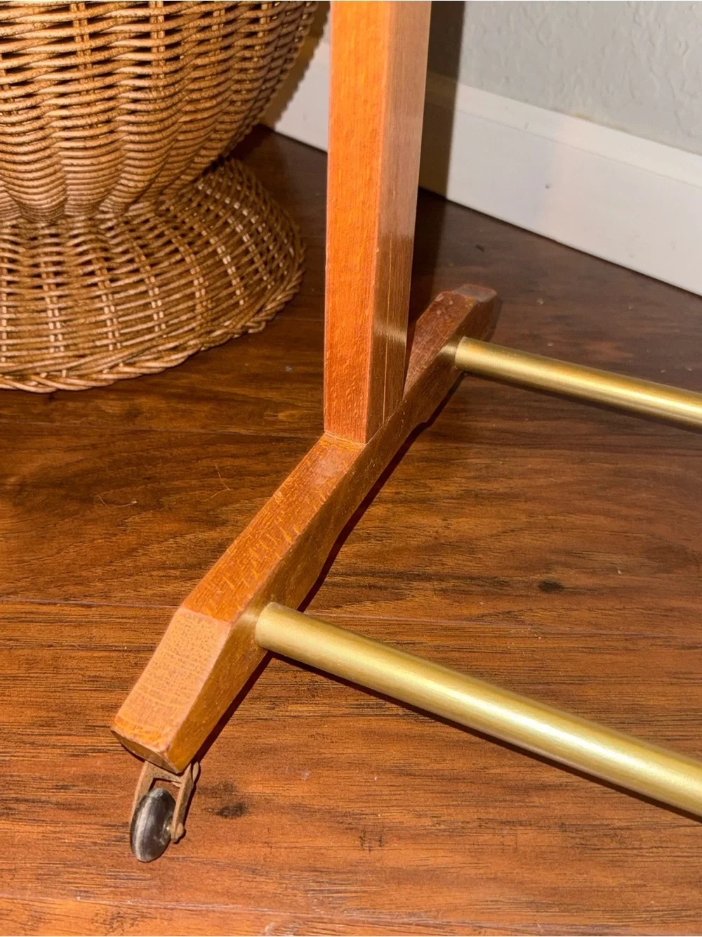 Fratelli Reguitti Brevettato Italian Wood Rolling Valet Stand Rack 1950s Vintage